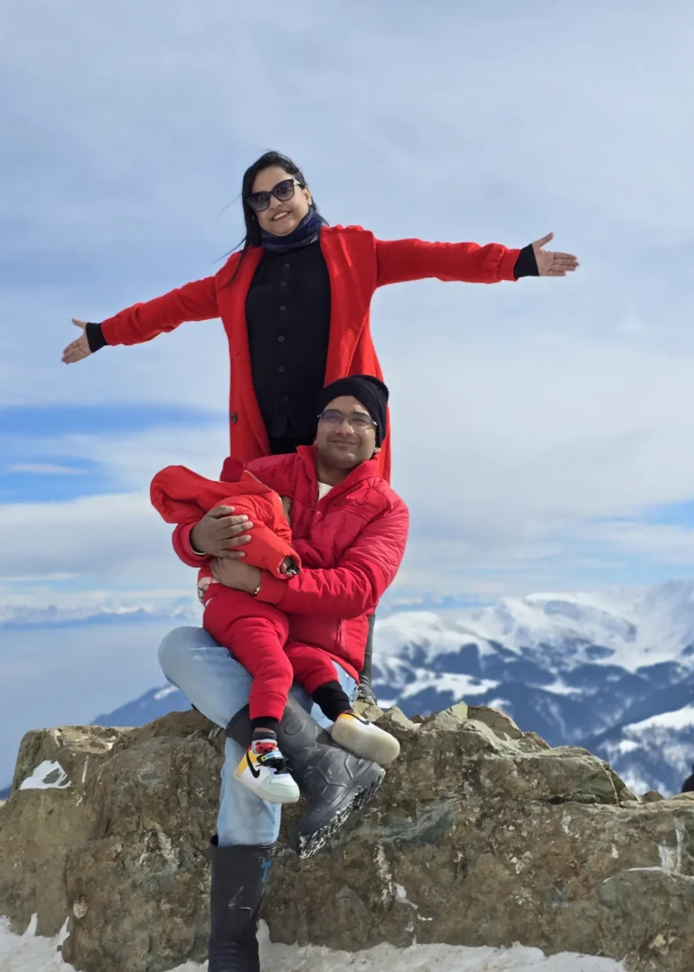 Kashmir 15 Abhishek and Shalu with their baby in the snow on their Kashmir trip