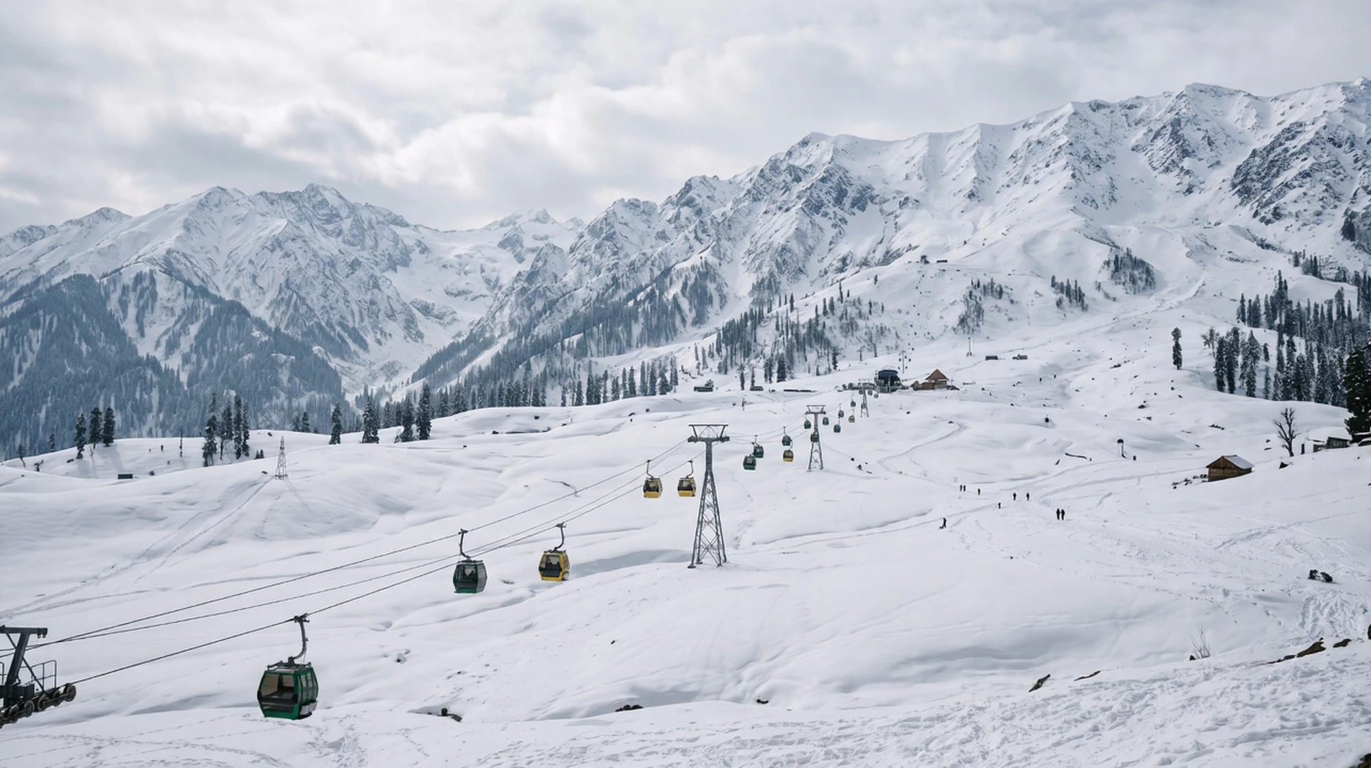 Kashmir in Winter: Is It Worth the Cold for Snow and Houseboats 2 Gulmarg snowfall